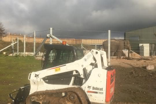 Bagger und Radlader: Raupenlader von Bobcat hilft beim Ausbau des Zoos von Blackpool Für das „Project Elephant“ im Zoo des englischen Badeortes Blackpool wurde ein neuer Bobcat T590 Kompakt-Raupenlader angeschafft.