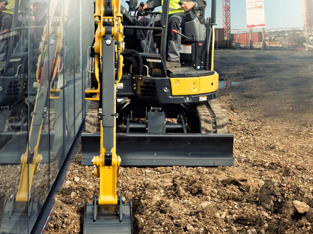 Yanmar zeigt auch die erneuerten vier Minibagger-Modelle von 2 bis 4 Tonnen mit Nullheck