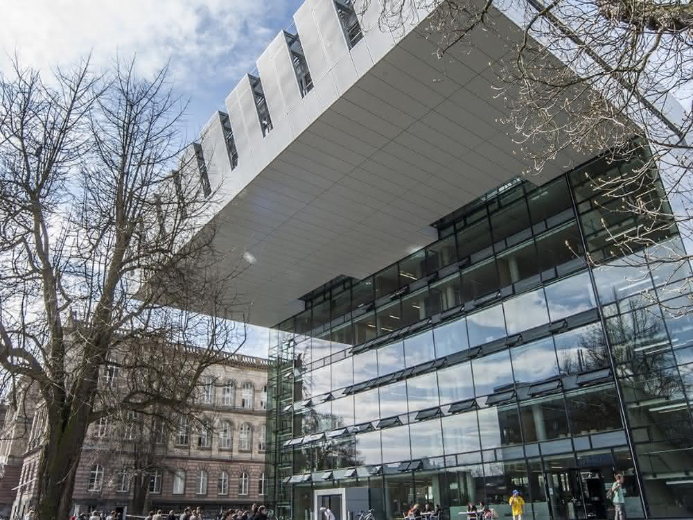 Tagungsort der Smart Building Convention: Das SuperC der RWTH Aachen University im Stadtzentrum, nahe dem Aachener Dom und dem Rathaus.