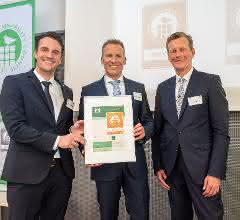 Gerüste + Schalungen: Deutsche Zementwerke von HeidelbergCement erhalten CSC-Zertifikat Silber BTB-Hauptgeschäftsführer Dr. Olaf Aßbrock überreichte das CSC-Zertifikat an Dr. Markus Pfeuffer (Mitte), Mitglied der Geschäftsführung, Heidelberger Beton GmbH und Matthias Elser (li.), Technischer Betriebsleiter der Heidelberger Beton GmbH - Region Süd-West, die die Auszeichnung stellvertretend für die Heidelberger Beton GmbH entgegen nahmen.Bildquelle: BTB / Edelbruch