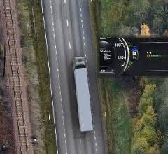 Mit dem Prognoseassistenten von Scania wir dem Fahrer ein „kombinierter Aufmerksamkeitsgrad“ angezeigt, der auch Warnmeldungen auslöst.