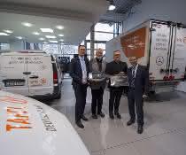 Bau-Lkw: Mercedes Benz sponsort Transporter für Tafel-Initiativen