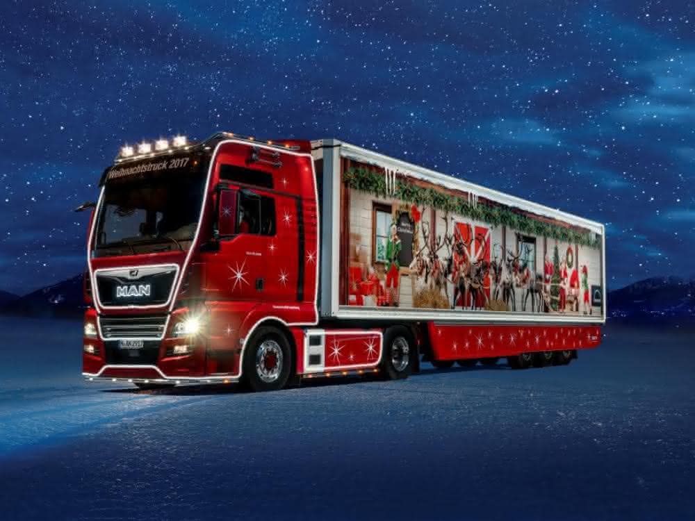 Bau-Lkw: Festlich geschmückter MAN-Weihnachtstruck auf Tour