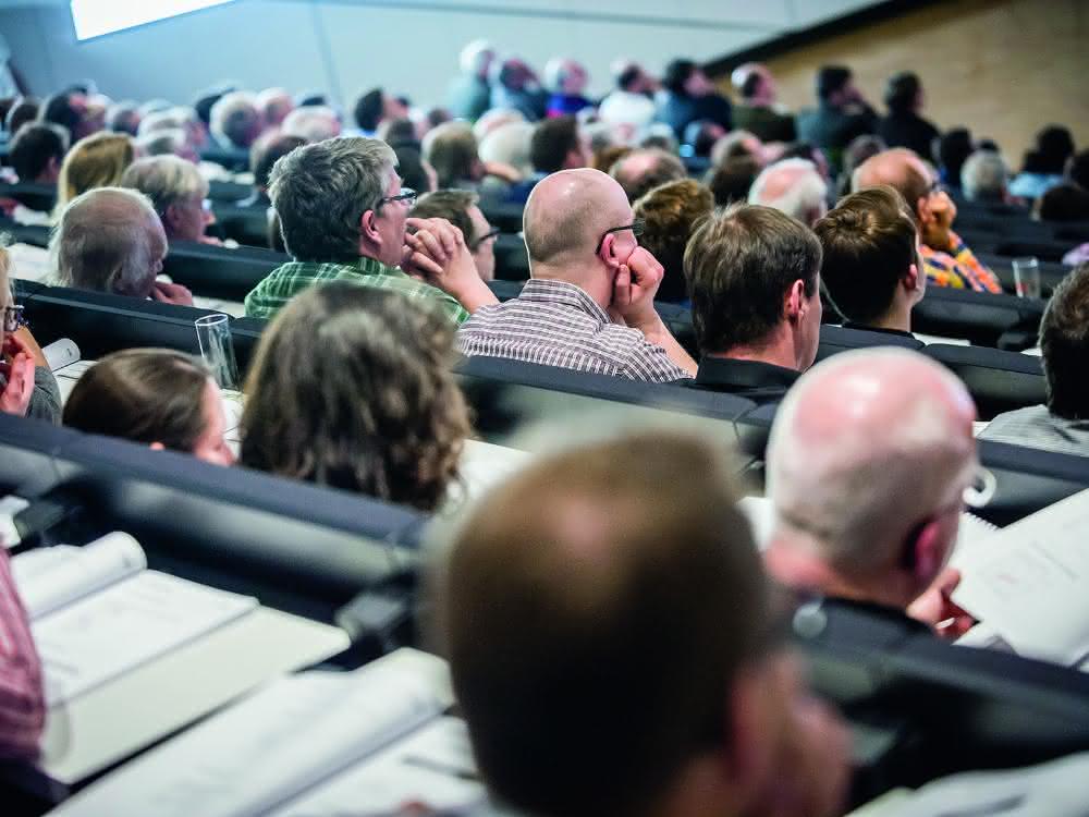 Symposium über Glasfaserbewehrung von Schöck Bauteile