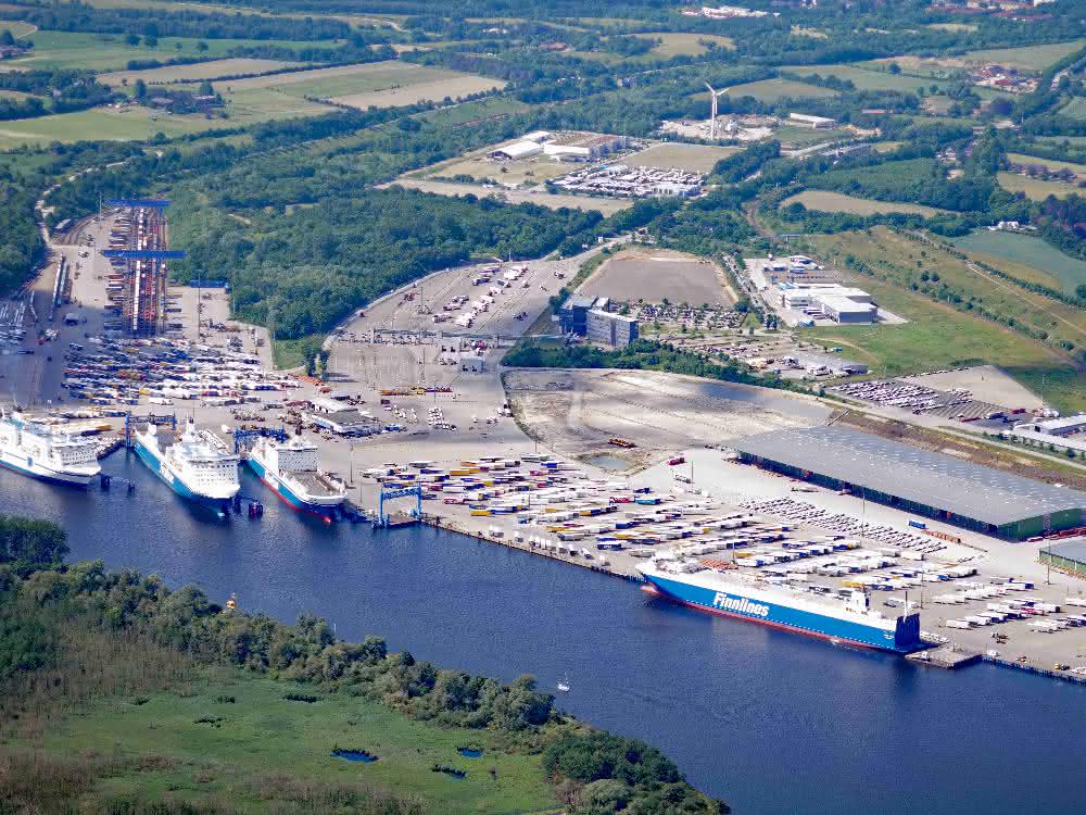 Lübeck Port Company on a good course
