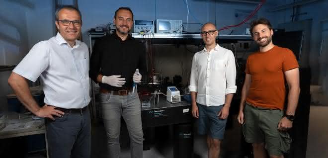 Reaktionen in Flüssigkeiten überwachen: Infrarot-Spektroskopie auf einem Chip