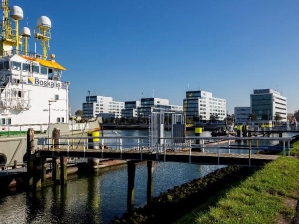 Hafen Rotterdam und Eneco: Grüne Landstromanlage für Arbeitsschiffe