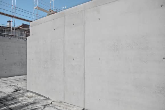Sichtbeton und Glas: Kurze Rüstzeiten, große Flächen
