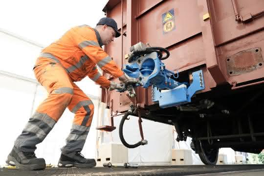 Digital automatic coupling for freight wagons "to go"