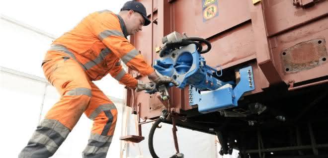 Digital automatic coupling for freight wagons "to go"