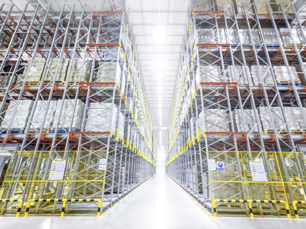 Erstes automatisiertes Pharma-Distributionszentrum im Nahen Osten Erstes automatisiertes Pharma-Distributionszentrum im Nahen Osten