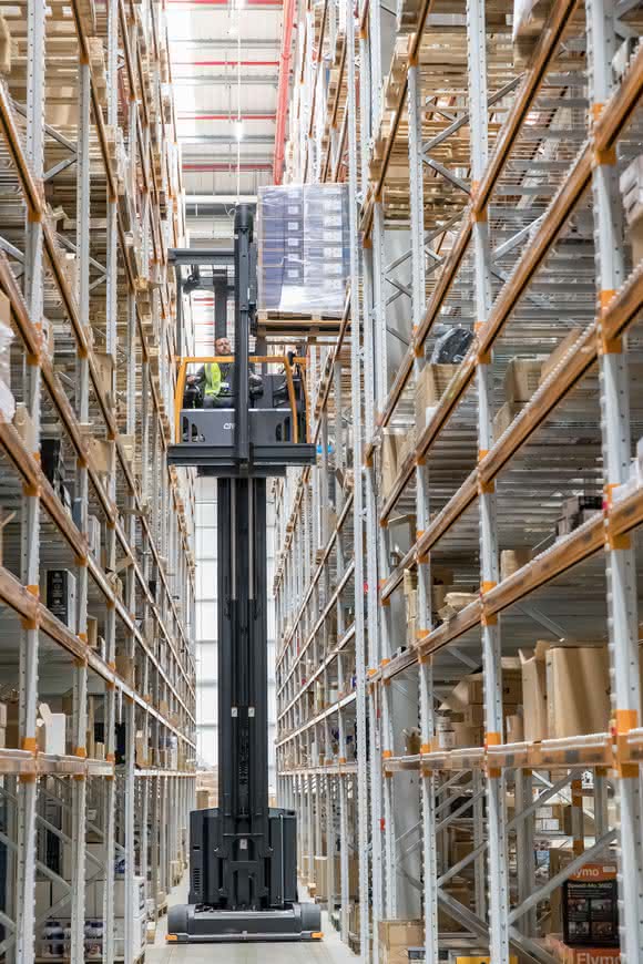 Industrial trucks from Crown: More speed with a mixed fleet
