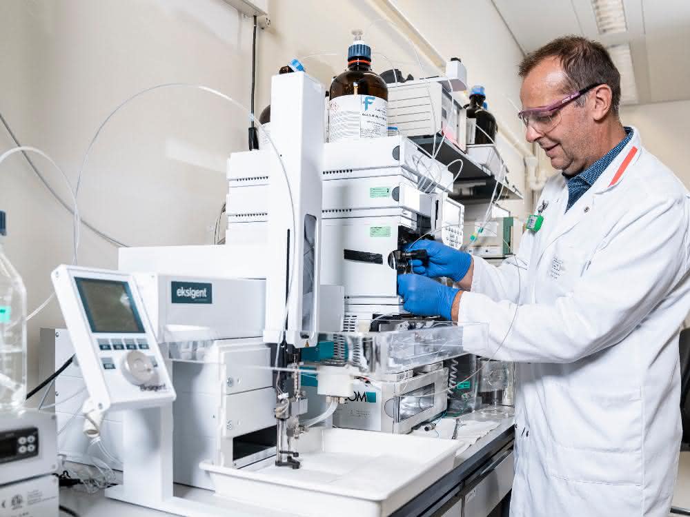 Dr. Martin Béhé im Labor