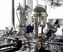 Rasterkraftmikroskopie und Elektrochemie: Katalytische Aktivität von Kupferatomen untersuchen Ultrahochvakuum-System am Center for Nanotechnology (CeNTech)