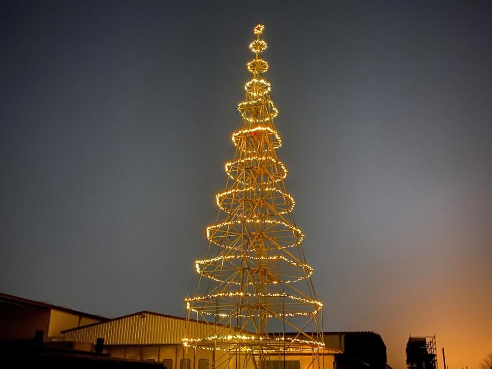 Alle Jahre wieder: Weihnachts-Gerüstbaum feiert 25-jähriges Jubiläum