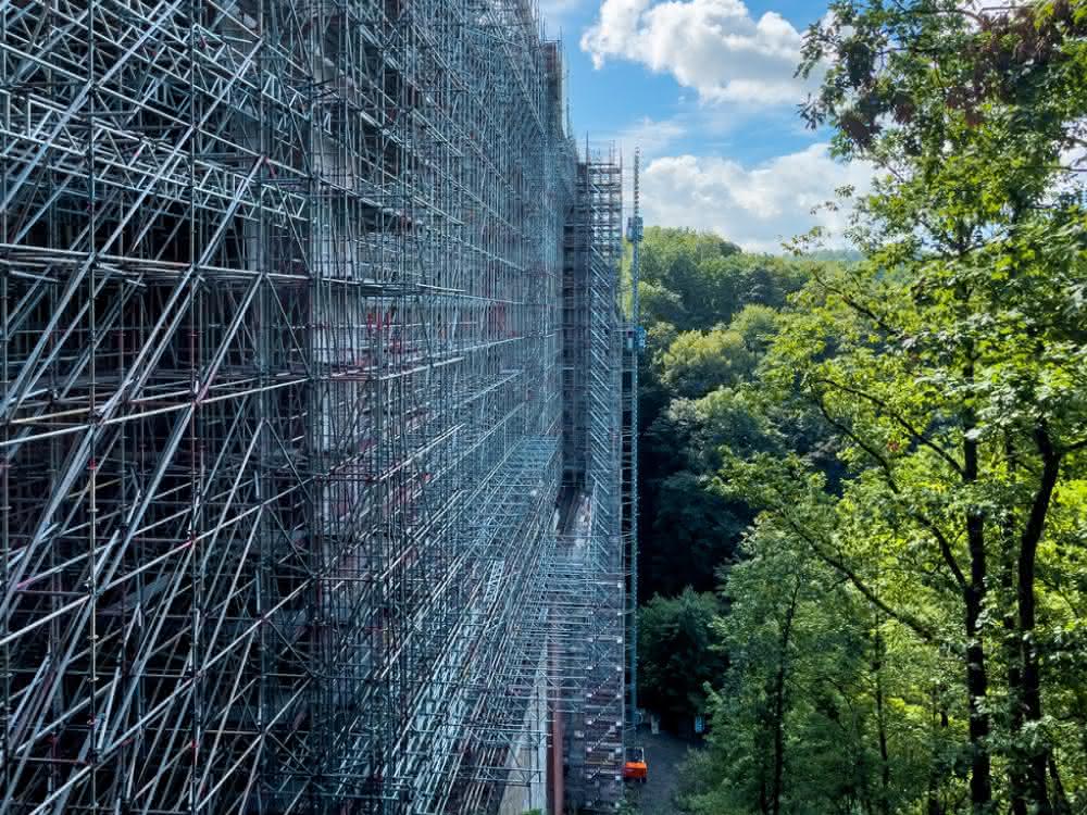 Transportbühnen: Geda-Power für Elstertalbrücke