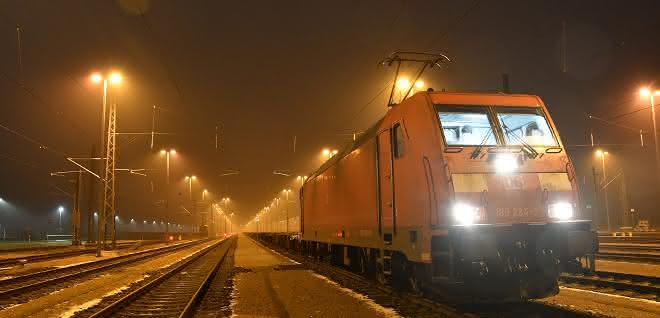 With the electric locomotive to JadeWeserPort: Free ride