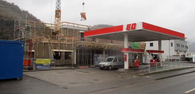 Wiederaufbau: Mauerwerk für Tankstelle an der Ahr Wiederaufbau: Mauerwerk für Tankstelle an der Ahr