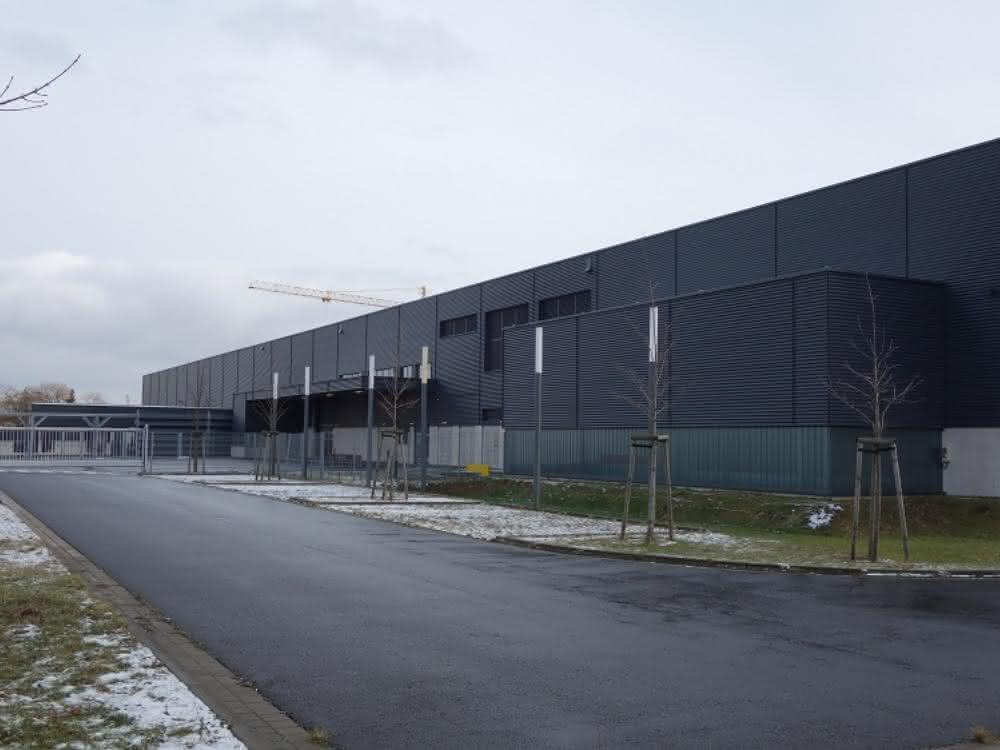 7,000 square meters of warehouse and office space