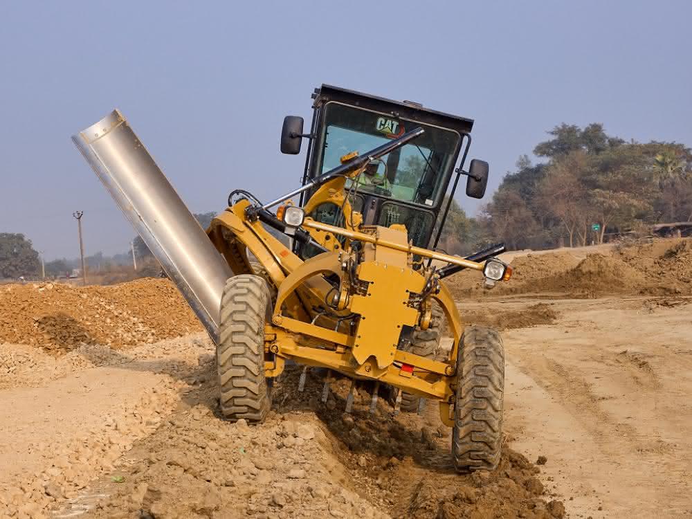 Motorgrader: Planier- und Feinplanierarbeiten