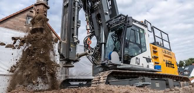 In die Tiefe: Zwei Liebherr-Drehbohrgeräte für Hitz
