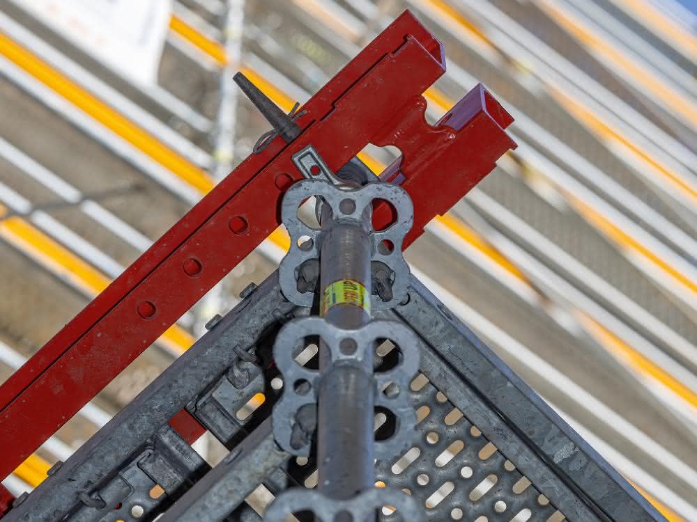 Schornsteineinrüstung: Beschleunigte Gerüstmontage