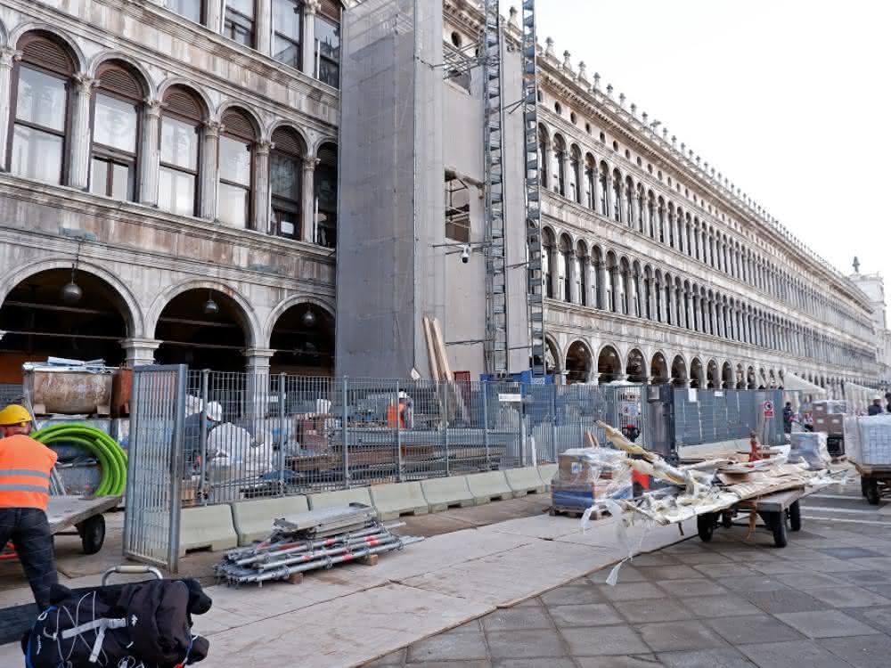 Befestigungslösungen: fischer Befestigungen sichern Prokuratien in Venedig