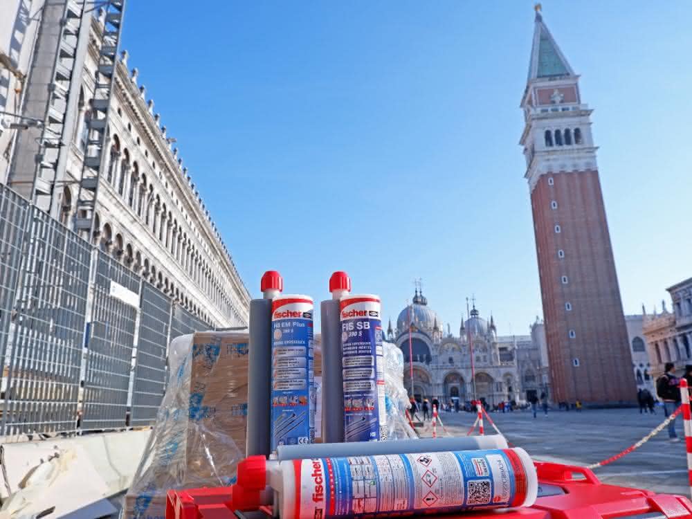 Befestigungslösungen: fischer Befestigungen sichern Prokuratien in Venedig