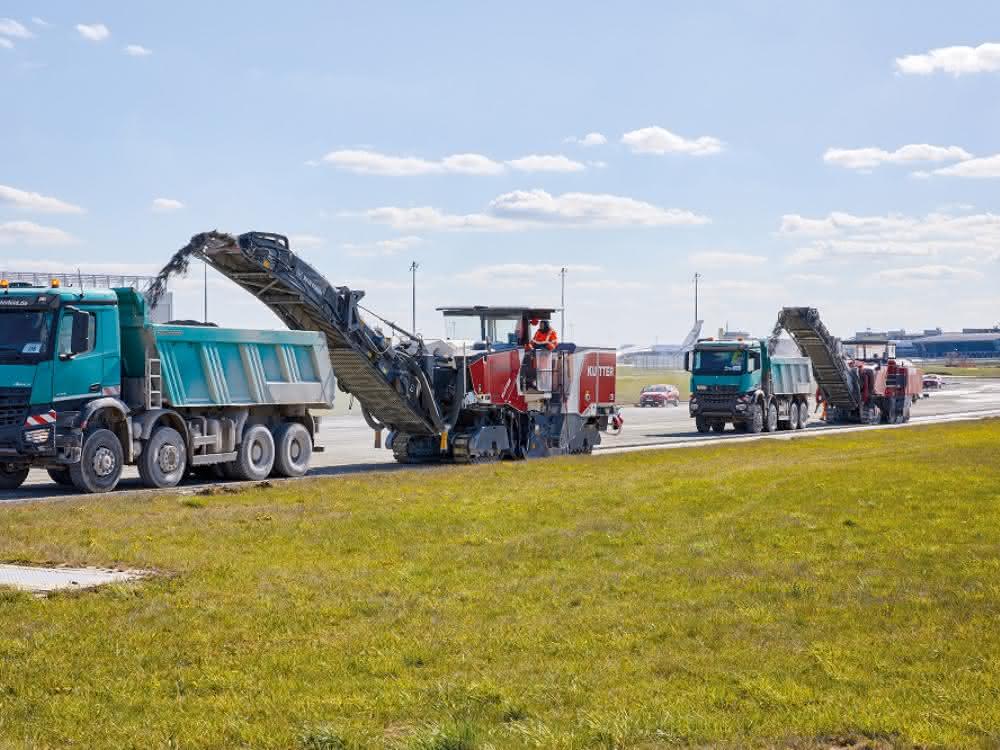 Großprojekt: Betonausbau mit Kaltfräsen am Flughafen Leipzig/Halle Kaltfräse W 250 Fi