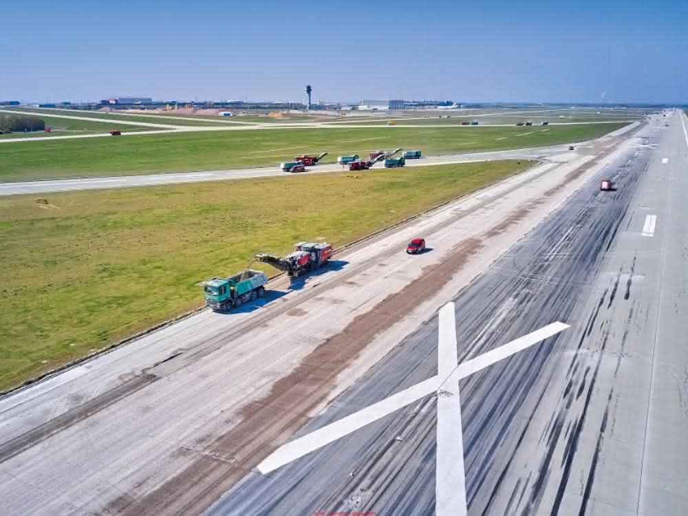 Großprojekt: Betonausbau mit Kaltfräsen am Flughafen Leipzig/Halle Großprojekt: Betonausbau mit Kaltfräsen am Flughafen Leipzig/Halle