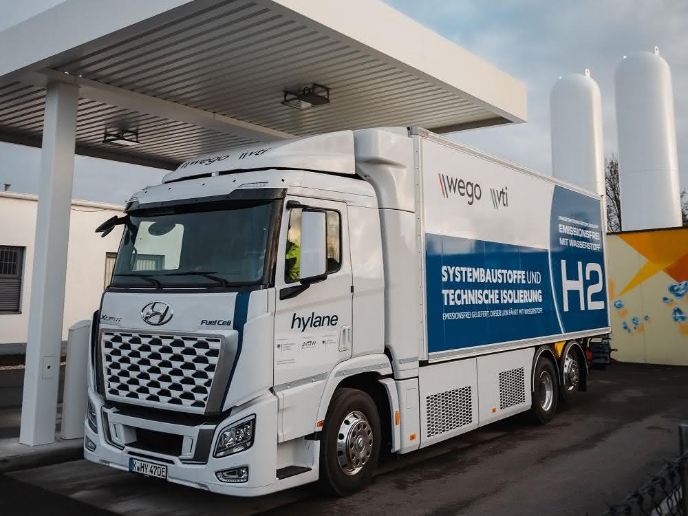 Wego-LKW an der H2-Tankstelle in Berlin