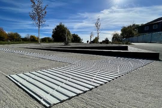 Loreley-Plateau: Taktile Leitelemente aus dem Betonsteinwerk Hermann Meudt Loreley-Plateau: Taktile Leitelemente aus dem Betonsteinwerk Hermann Meudt