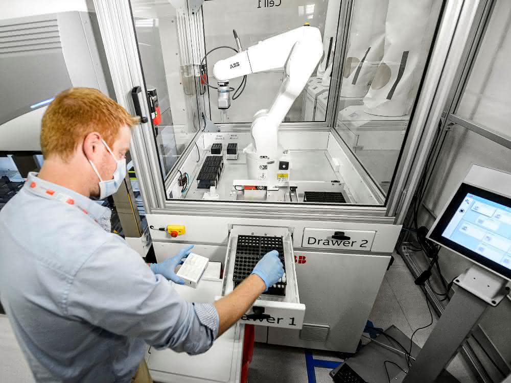 Automatisierung von Antikörpertests: Roboter im Einsatz für Forschung und Diagnostik Automatisierung von Antikörpertests: Roboter im Einsatz für Forschung und Diagnostik