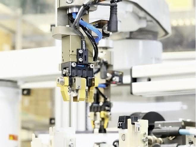 The pneumatic small parts gripper
