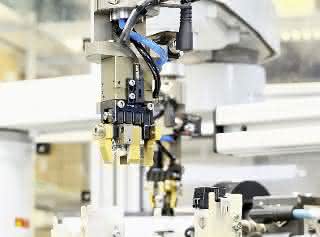 The pneumatic small parts gripper