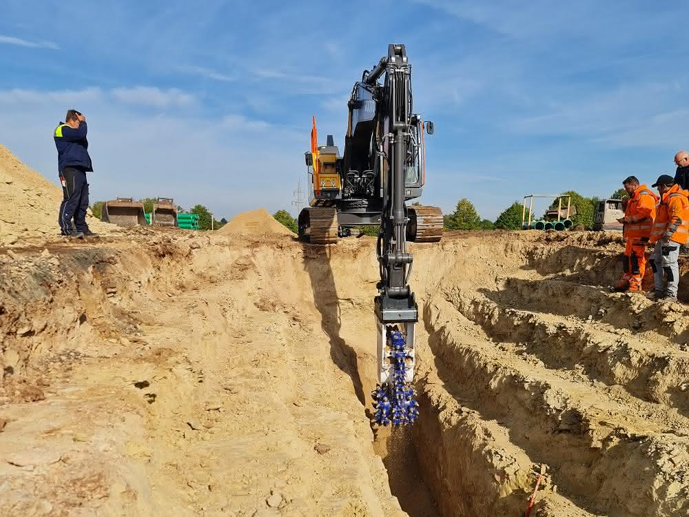 Erhalt und Ausbau öffentlicher Infrastruktur: Kemroc-Kettenfräse EK 110 bei Rohde