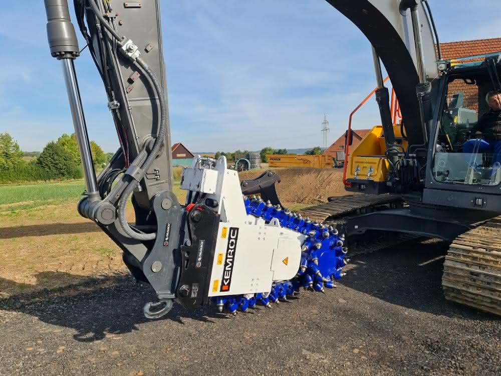Erhalt und Ausbau öffentlicher Infrastruktur: Kemroc-Kettenfräse EK 110 bei Rohde