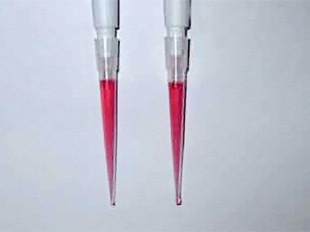 Korrekt dosieren: Auswirkungen von Flüssigkeitseigenschaften beim Pipettieren