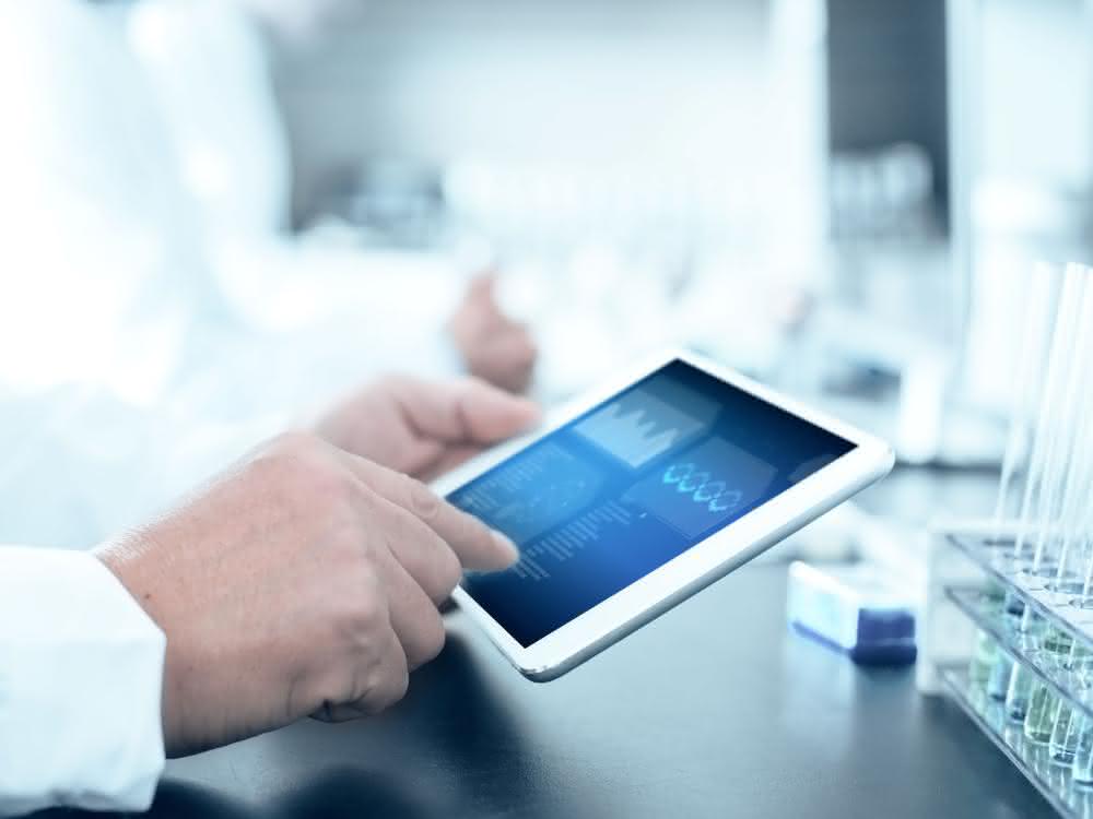 Tablet im Labor