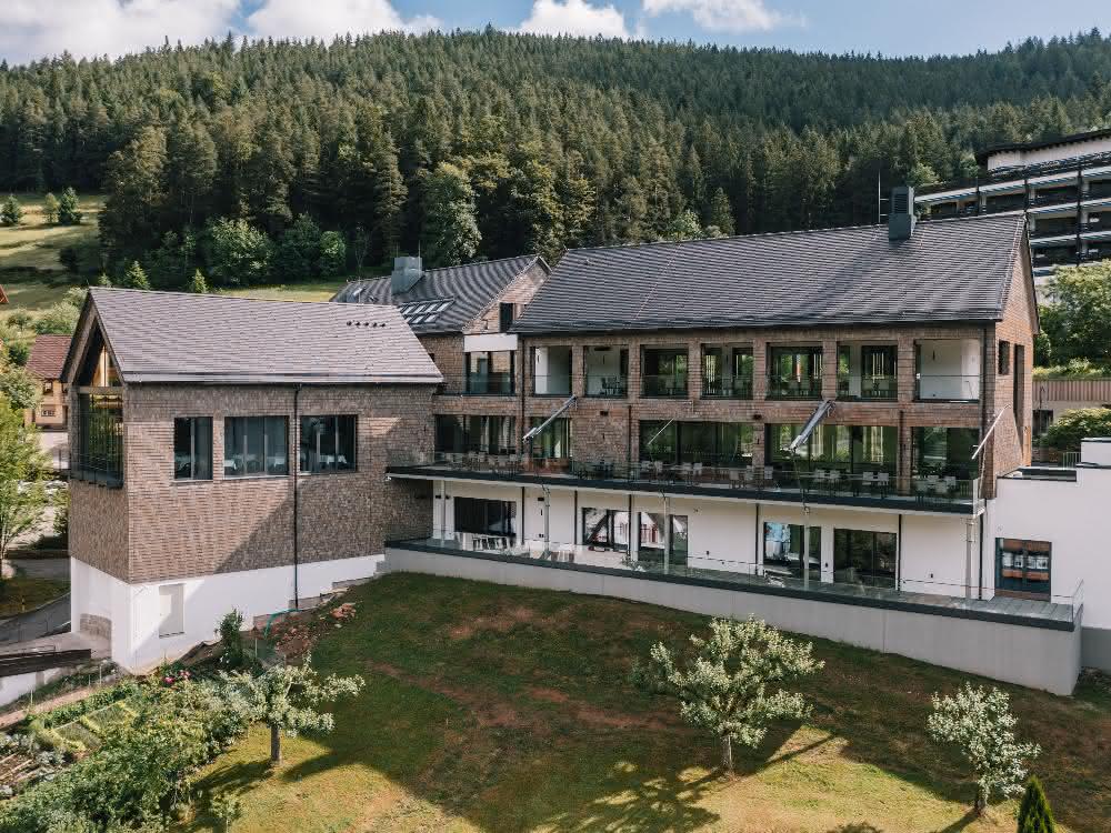 Hotel Traube Tonbach in neuer Fassadenbekleidung