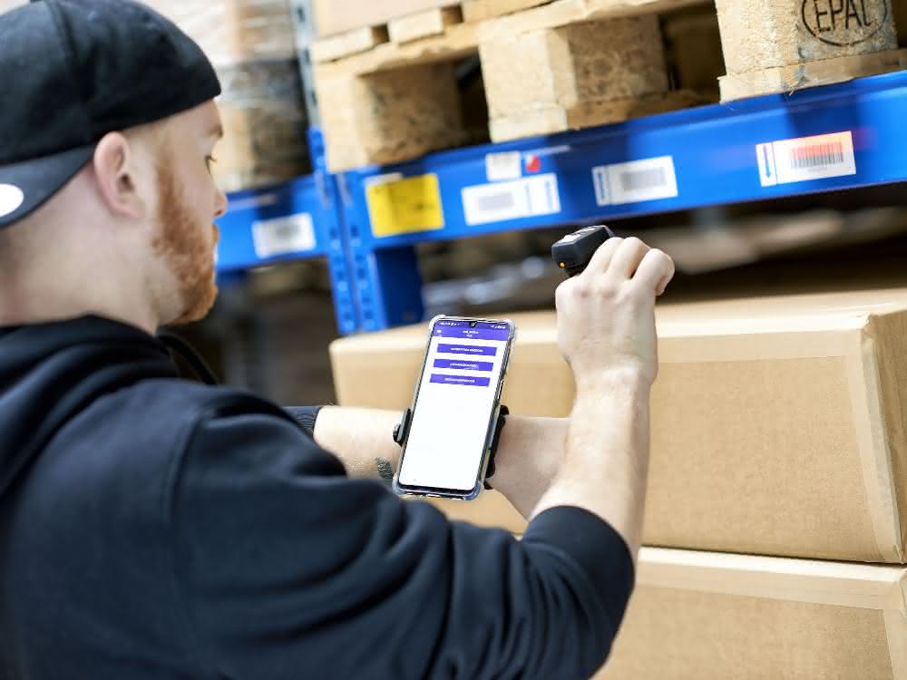 Warehouse software solution and a warehouse management system Warehouse software solution and a warehouse management system