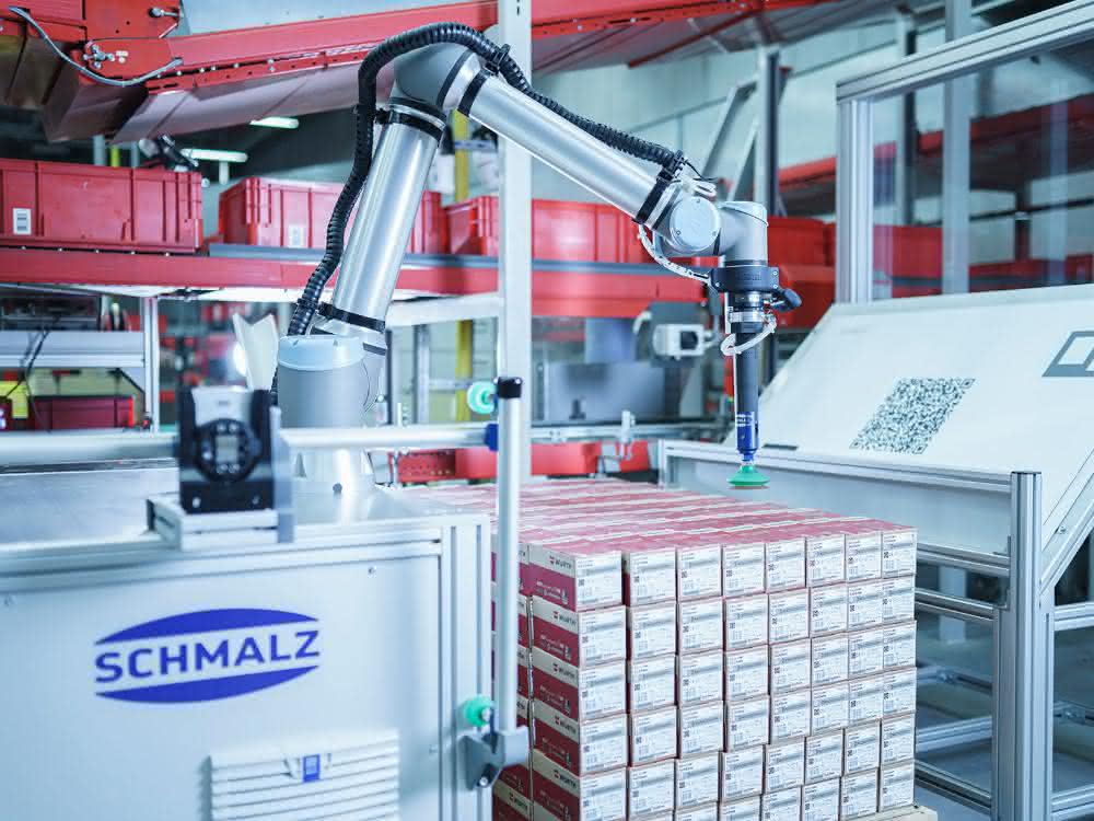 Cobot, equipped with Schmalz technology