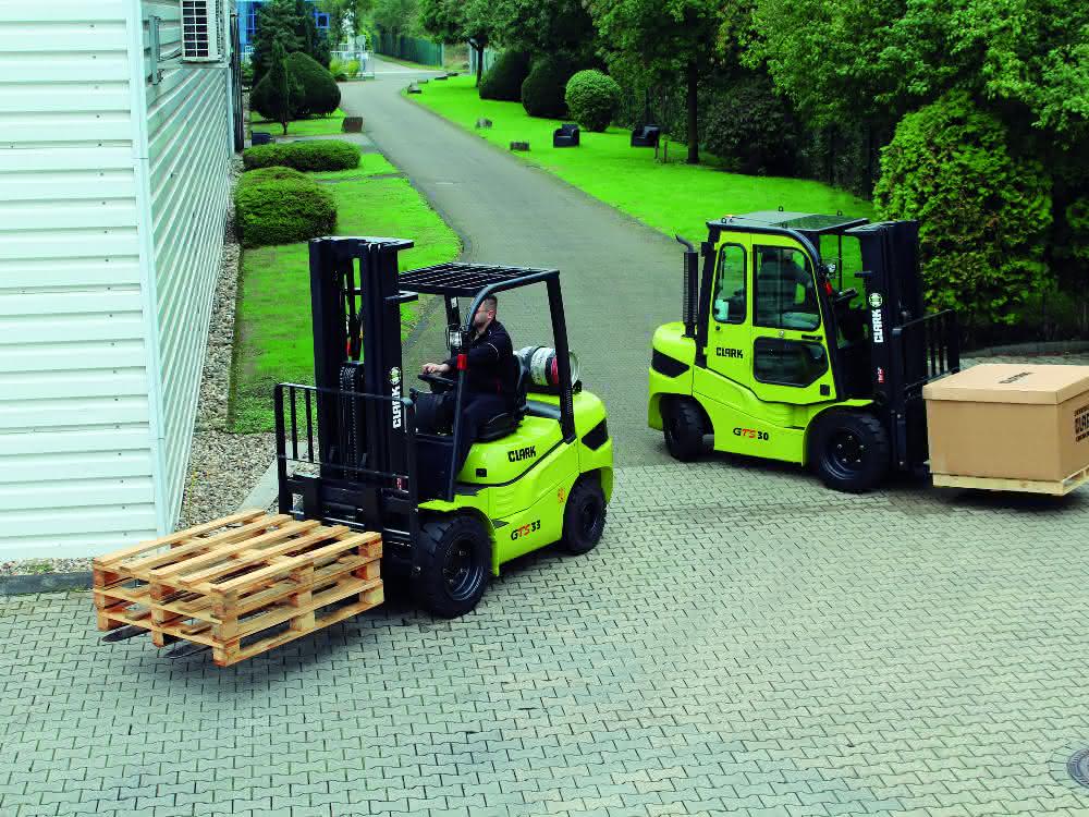 Diesel and LPG forklifts with load capacities from two to 3.3 tons