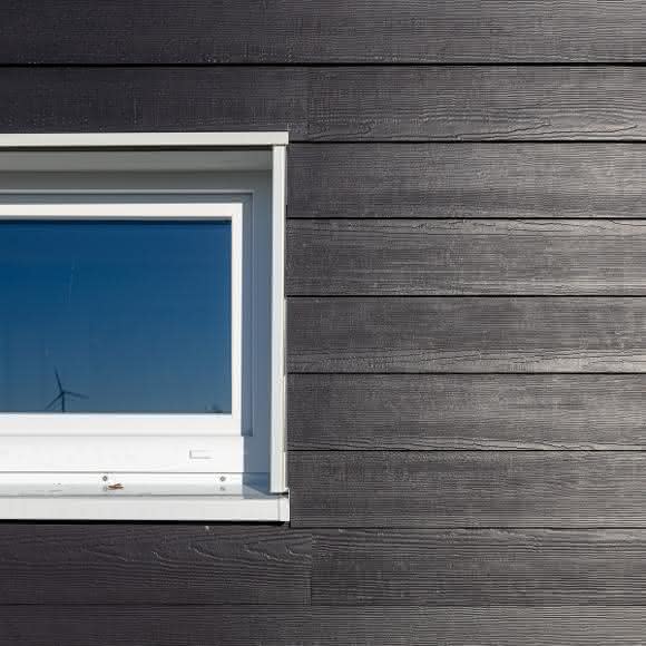 Hardie® Plank Fassadenplatten in Zedernholz-Optik kombinieren durch ihre innovative Technologie und Zusammensetzung einen authentischen Holz-Look.