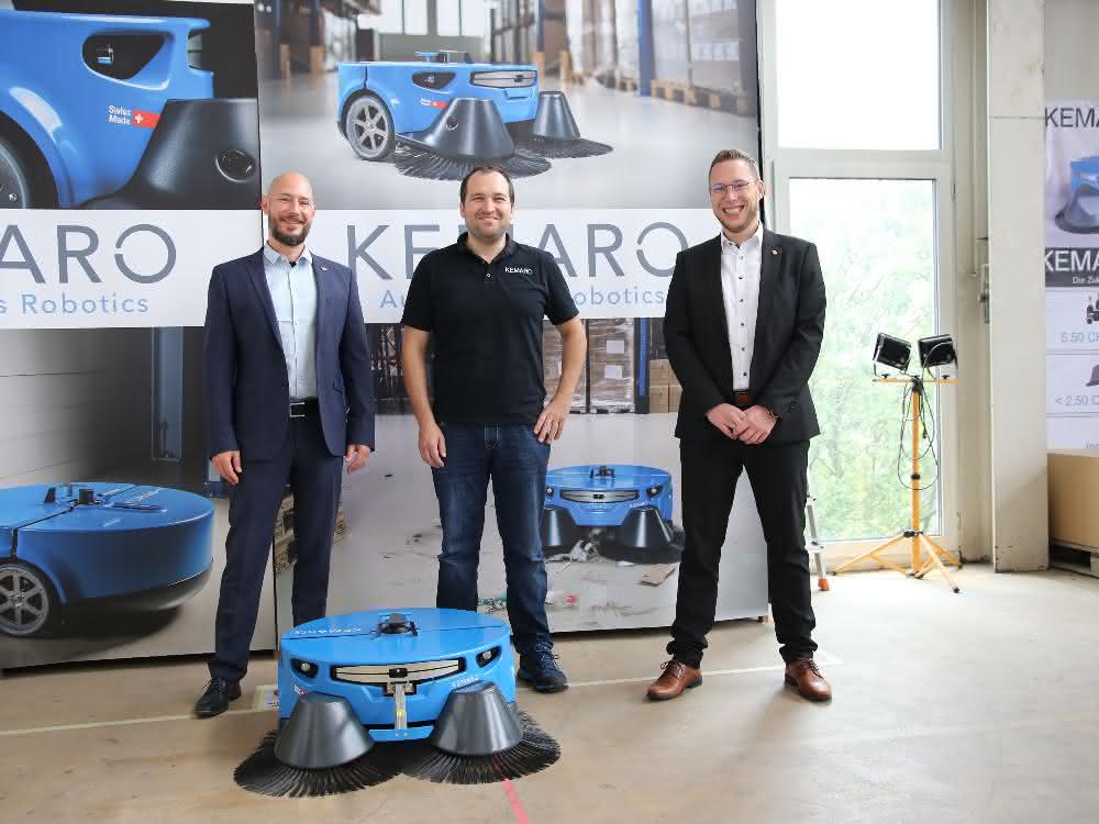 Industrial robots: Smooth cleaning