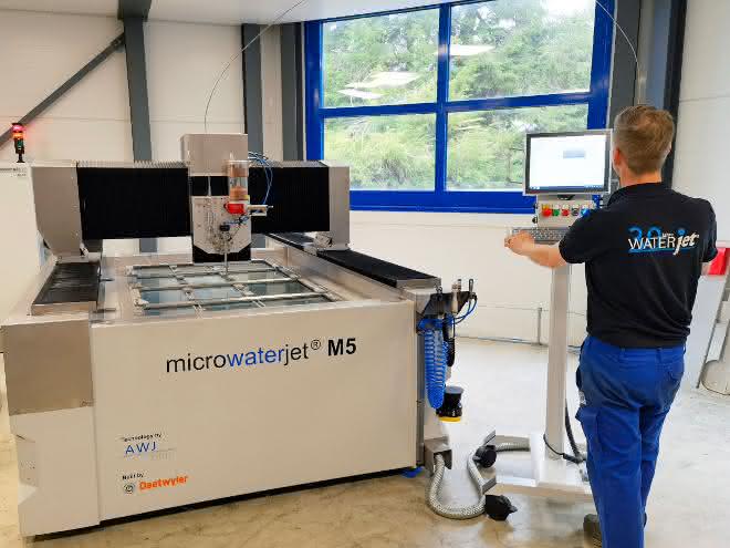 Precision mechanical engineering: Waterjet cutting in large format