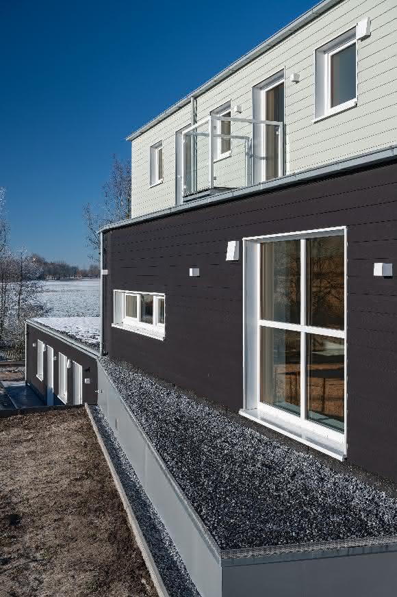Hardie® Plank Fassadenplatten kombinieren durch ihre innovative Technologie und Zusammensetzung einen authentischen Holz-Look mit der Haltbarkeit von Faserzement. Anders als echtes Holz aber verwittern die Platten nicht, sind wartungsarm und langlebig.