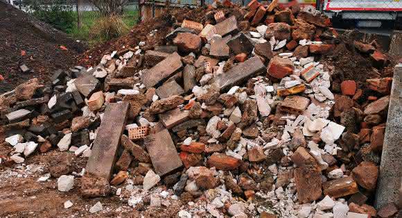 Auf Baustellen fällt Bauschutt an - das Recycling des Materials kann deutlich optimiert werden.