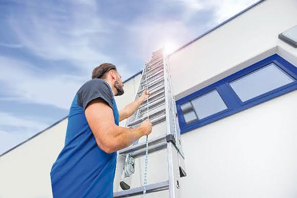 The TRBS-compliant new stepped rope access ladder can be extended to e 6.42 meters with just a few pulls.