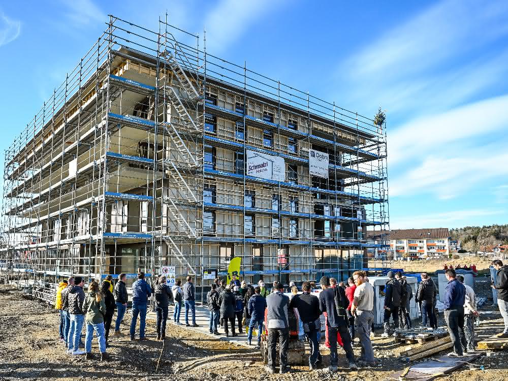 i+R - Richtfest für energieeffizientes Mehrfamilienhaus
